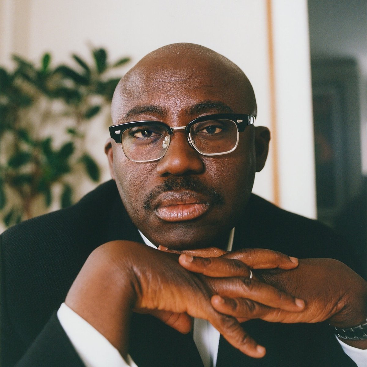 100Optical's tweet photo. Who Wore What Wednesdays: Edward Enninful in Cutler and Gross

The Editor-in-Chief of British Vogue stuns in his everyday 0876 frames by Cutler and Gross.

#100Optical #optical #luxuryframes #eyewear #glasses #frames #cutlerandgross #vogue #britishvogue #edwardenninful https://t.co/bgL2OmmvgJ