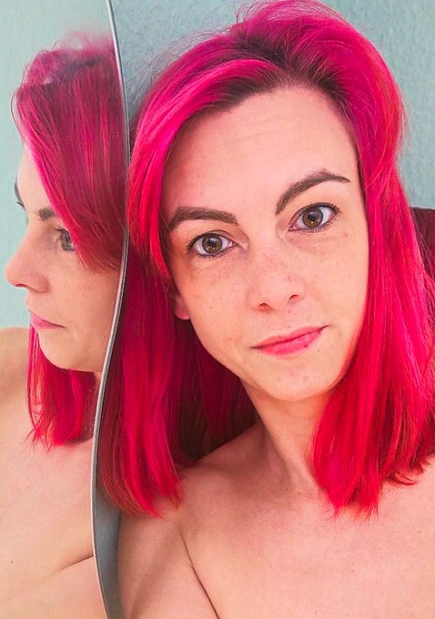 Do you like my pink hair? 😋 I love it... thats MY color 😄 And a wonderful good morning everyone 😘  #nsfw<a href="/tag/model"class="tags"><span>#model</span></a><a href="/tag/homemade"class="tags"><span>#homemade</span></a><a href="/tag/creator"class="tags"><span>#creator</span></a><a href="/tag/nsfw"class="tags"><span>#nsfw</span></a><a href="/tag/thursdayvibe"class="tags"><span>#thursdayvibe</span></a>