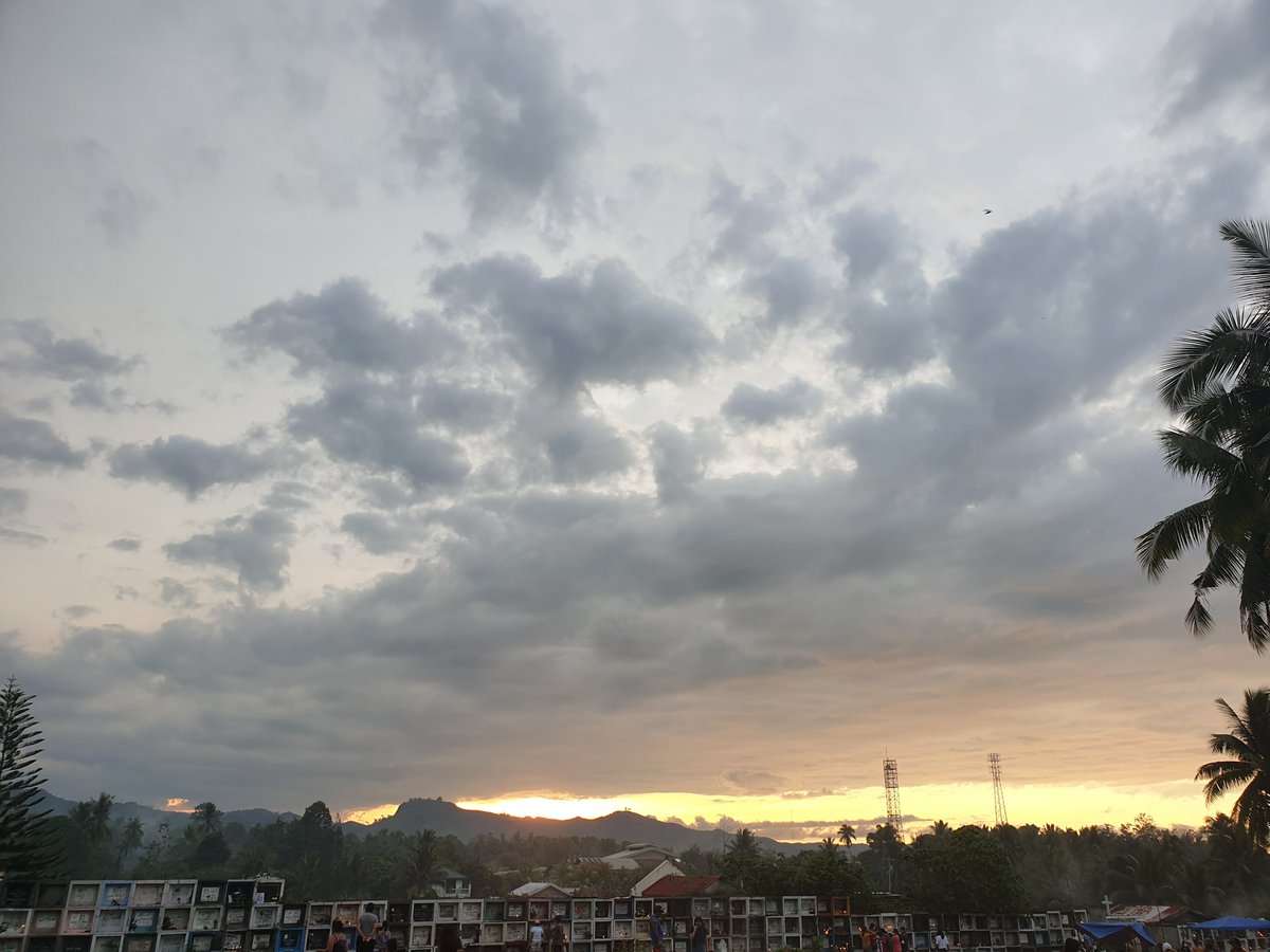 bhangzee's tweet photo. #holiday #naturephotography #naturelover #naturebeauty #skyphotographyَ #skylover #sunsetlovers #sunsetphotography #nofilterneeded #nightphotography #nightsky #seaofclouds #longweekend #phonephotography 
#letleeiiphotographyinspireyou https://t.co/qRXdLZhNp4