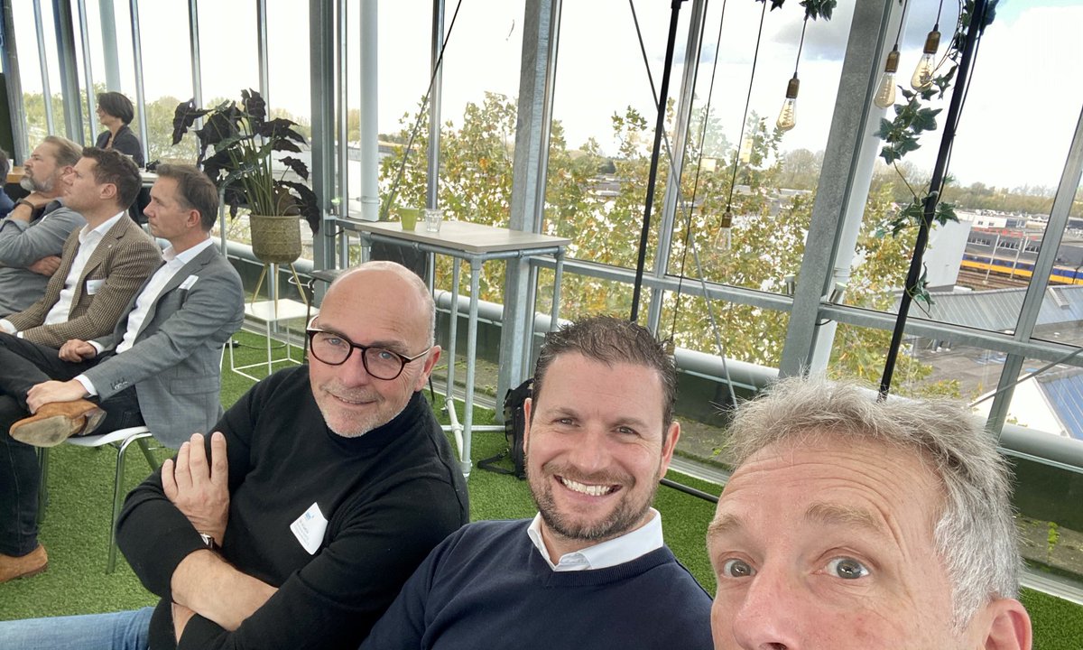 Ik ben bij de ⁦<a href="/SSMRetailPltfrm/">SSM Retail Platform</a>⁩- bijeenkomst in Woerden. Leuk. Hoe internet de stenen winkels juist extra omzet oplevert.