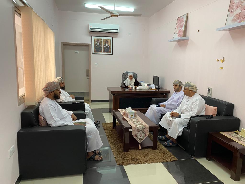 UmQais123456's tweet photo. قام اليوم فريق من دائرة العلوم التطبيقية /وحدة إشراف الرياضيات بزيارة للمدرسة،حيث تكون الفريق من الاستاذ /مرشد بن ناصر بن هلال اليعربي، مشرف أول مادة الرياضيات 
والاستاذ /مبارك بن سعيد بن فايل السلطي، مشرف أول مادة الرياضيات، حيث اطلعوا على سير مناهج الرياضيات، ومناقشة المستجدات https://t.co/SF64TPFlje