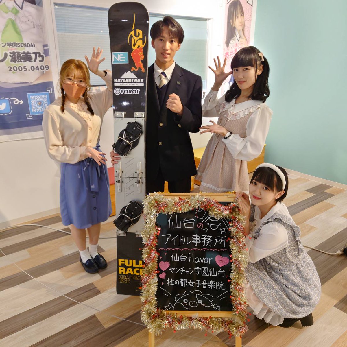 zGXw6e08LXXvxQq's tweet photo. オリンピック強化選手を目指しているプロスノーボーダーの清野喜幹(柴田高校2年生)君が遠征前に来社して頂きました！
8日からオーストリアに遠征だそうです！
仙台のアイドル事務所
合同会社バロンドールは、清野喜幹君を応援しています！

#清野喜幹
#スノーボード
#合同会社バロンドール
#柴田高校 https://t.co/Uh7ExmLQyu
