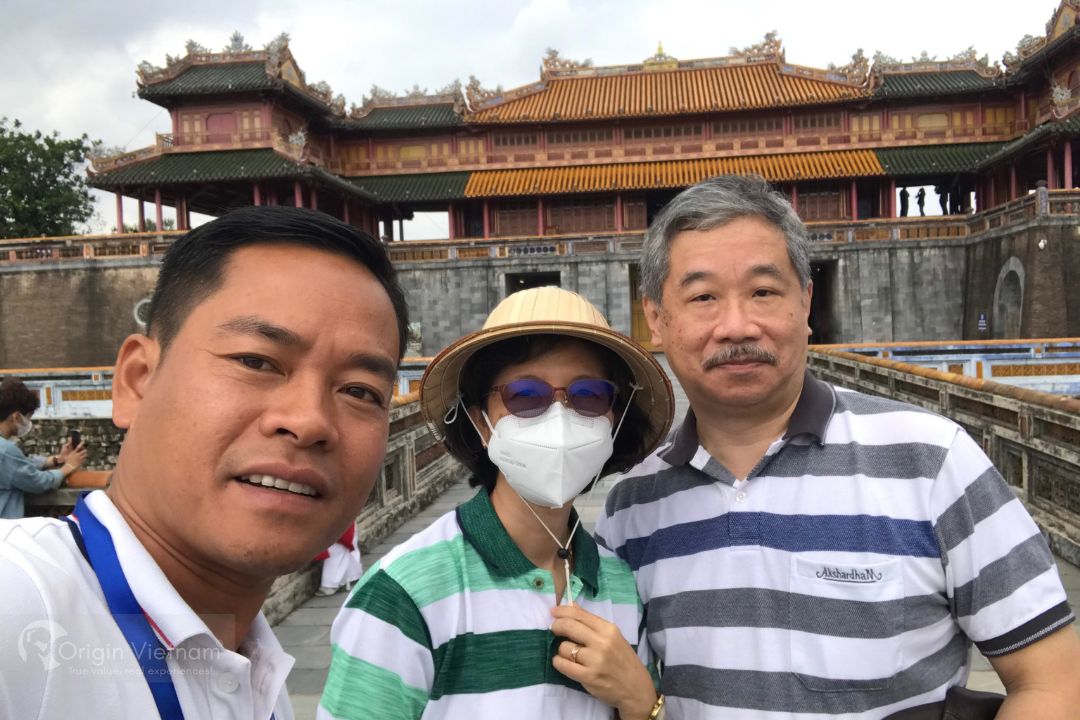 Originvietnam's tweet photo. Welcome 2 Indonesian friends explore Da Nang - Hue 4 days with #OriginTravel team
Danang Tour Package 4 days 3 nights PRIVATE TOUR
#Danang #Hue #Danangtours #Hanmarket #Chammuseum #Banahill #Goldenbridge #ThienMupagoda #DongBamarket #ImperialCity #MinhMangtomb #KhaiDinhtomb https://t.co/MKkJ4Wo2aB