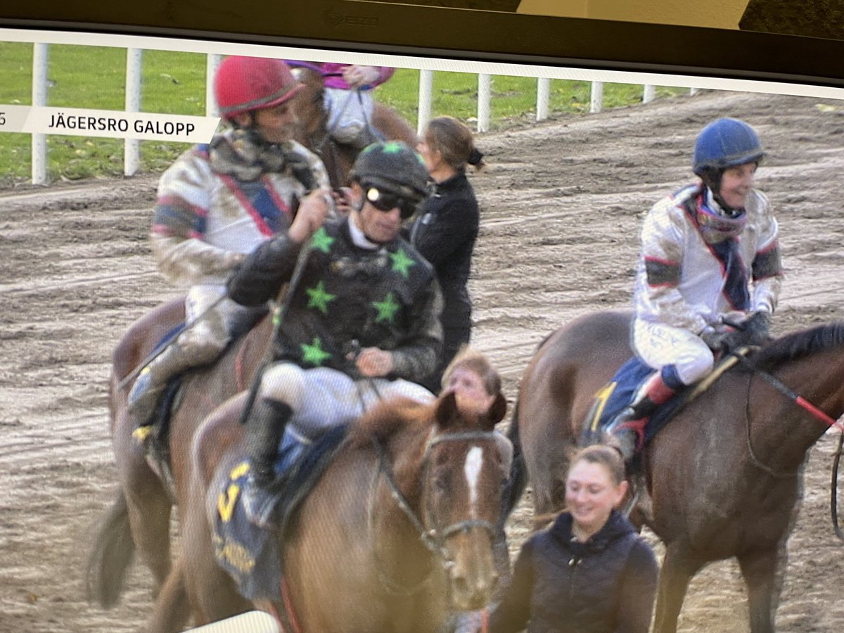 LennonAnnette's tweet photo. After a strong Chaves ride, Fade Into Darkness gets the better of Malibu Lagoon (Stålhandske) with fav It’s Complicated (Smith) 3rd. Malle Smith trains the 1st &amp; 3rd https://t.co/algtVKuvSL