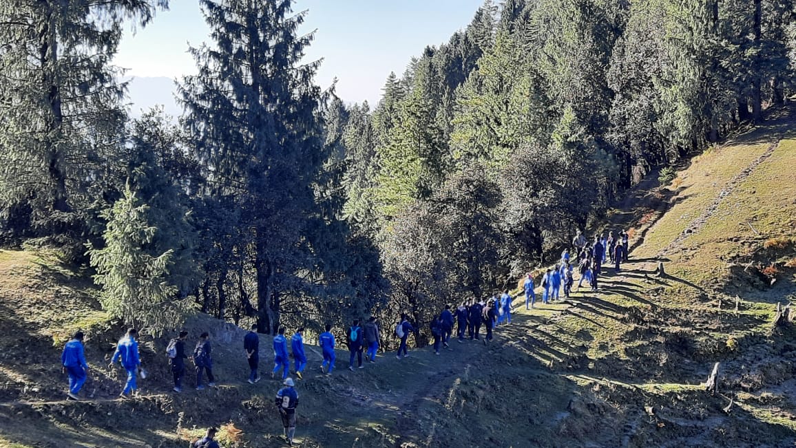 nssbbsr's tweet photo. #Trekking to Sarah and Shrikot top by NSS Contingent of Odisha during the National #AdventureCamp 2022 at #ABVIMAS Narkanda Centre, Shimla, HP organised by @YASMinistry & @_NSSIndia https://t.co/phgyOCuAaZ