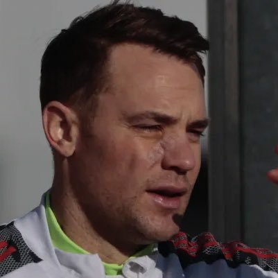 🚨 Manuel Neuer baru saja mengumumkan melalui Instagram jika dirinya memiliki penyakit kanker kulit pada wajahnya dan harus melakukan operasi sebanyak tiga kali. (BILD)