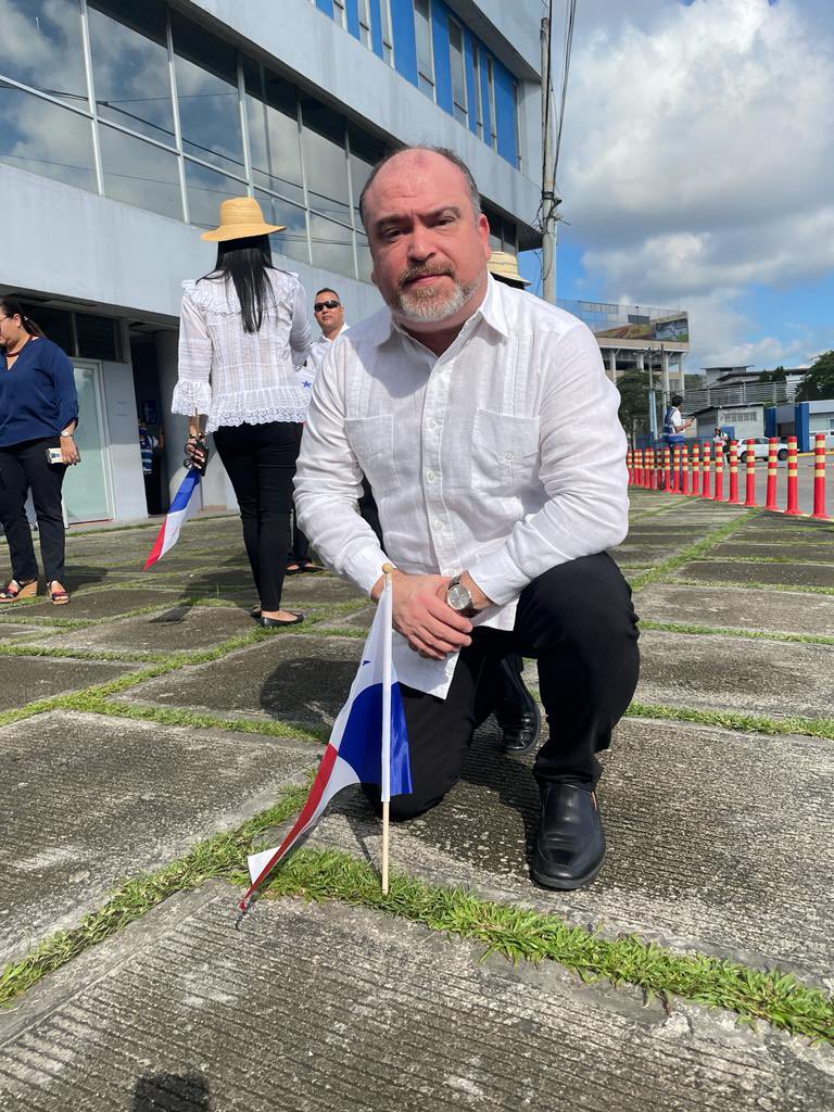 Estoy orgulloso de iniciar las celebraciones del mes de la Patria junto a los profesionales panameños de esta gran empresa estatal, MiBus, al servicio de la ciudadanía.