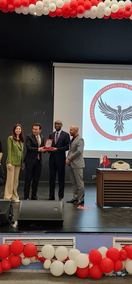yunusturhan_'s tweet photo. 🇳🇬'nın 🇹🇷büyüklçisi Sn İ.Yusuf Abba'yı @hacibayramedutr de @FiratPurtas
 hocamızın ev sahipliğinde ağırladık
 Büyükelçi: "Afrika bir ülke değil, KITADIR"
"60'dan fazla uçuş rotasıyla Afrika halklarını birbirine kaynaştıran THY @TK_TR nin misyonu Afrika halkları için çok kıymetli" https://t.co/r6SJEFqyM8