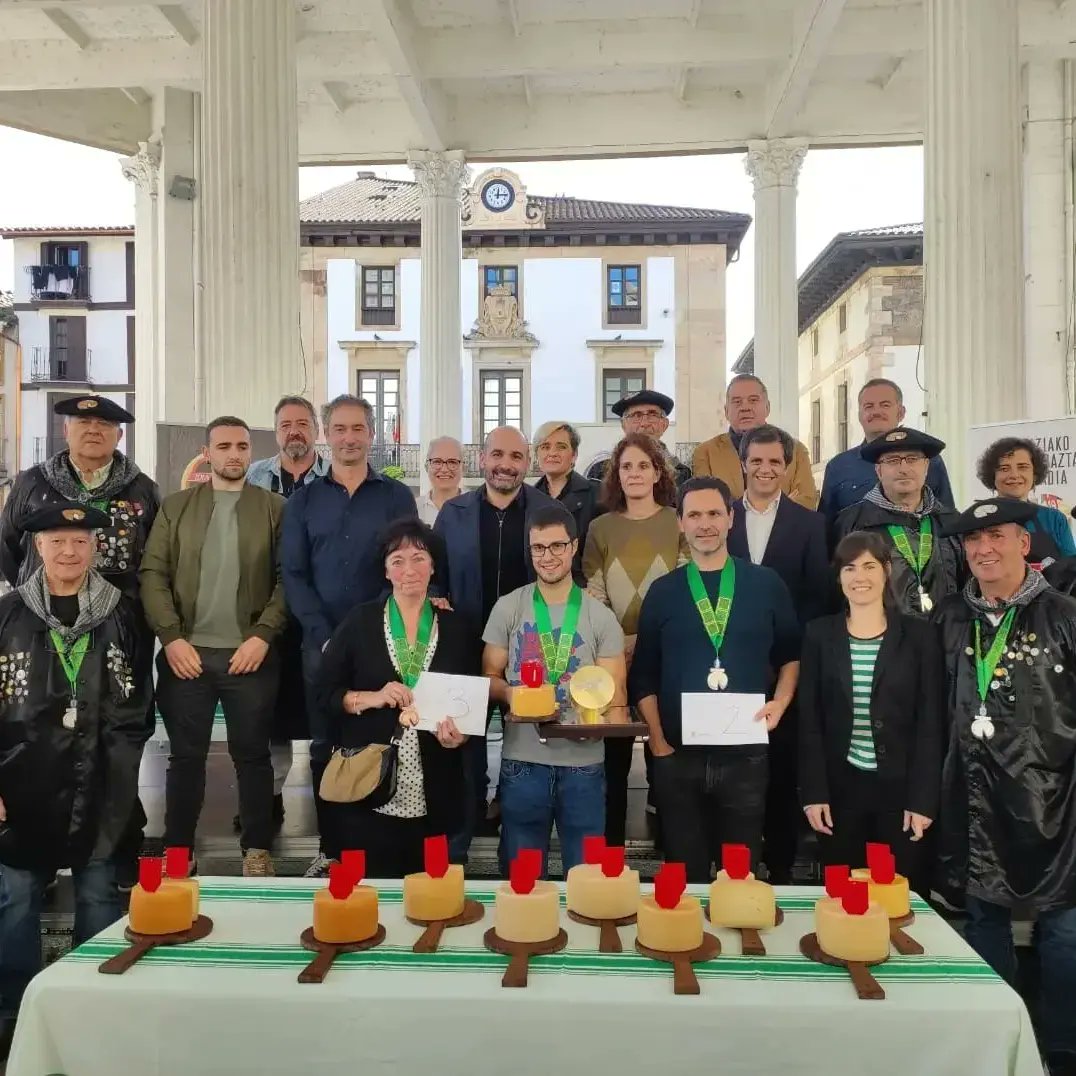 👉Ordizia Txapeldun lehiaketako aurtengo edizioa ospatu dugu gaur. Irabazleak:
🥇Lekarozeko SC Kortaria (Infernuko Gasna)
🥈Segurako Eneko Goiburu (Ondarre)  
🥉Ilarduiako La Leze 
Bejondeizuela! 👏👏