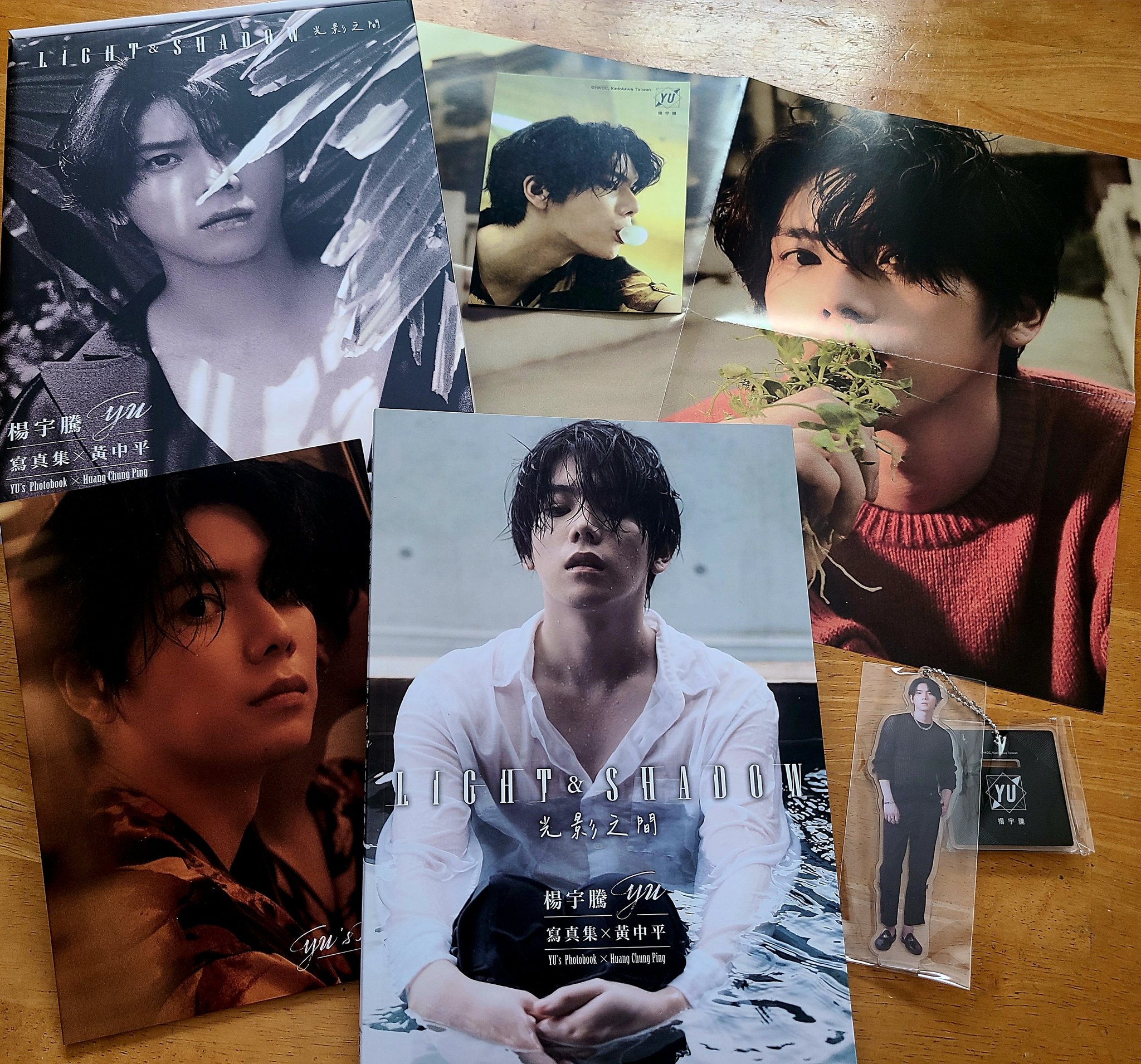 Amazon.co.jp: 写真集 楊宇騰YU寫真集 x 黄中平：光影之間 ＜特