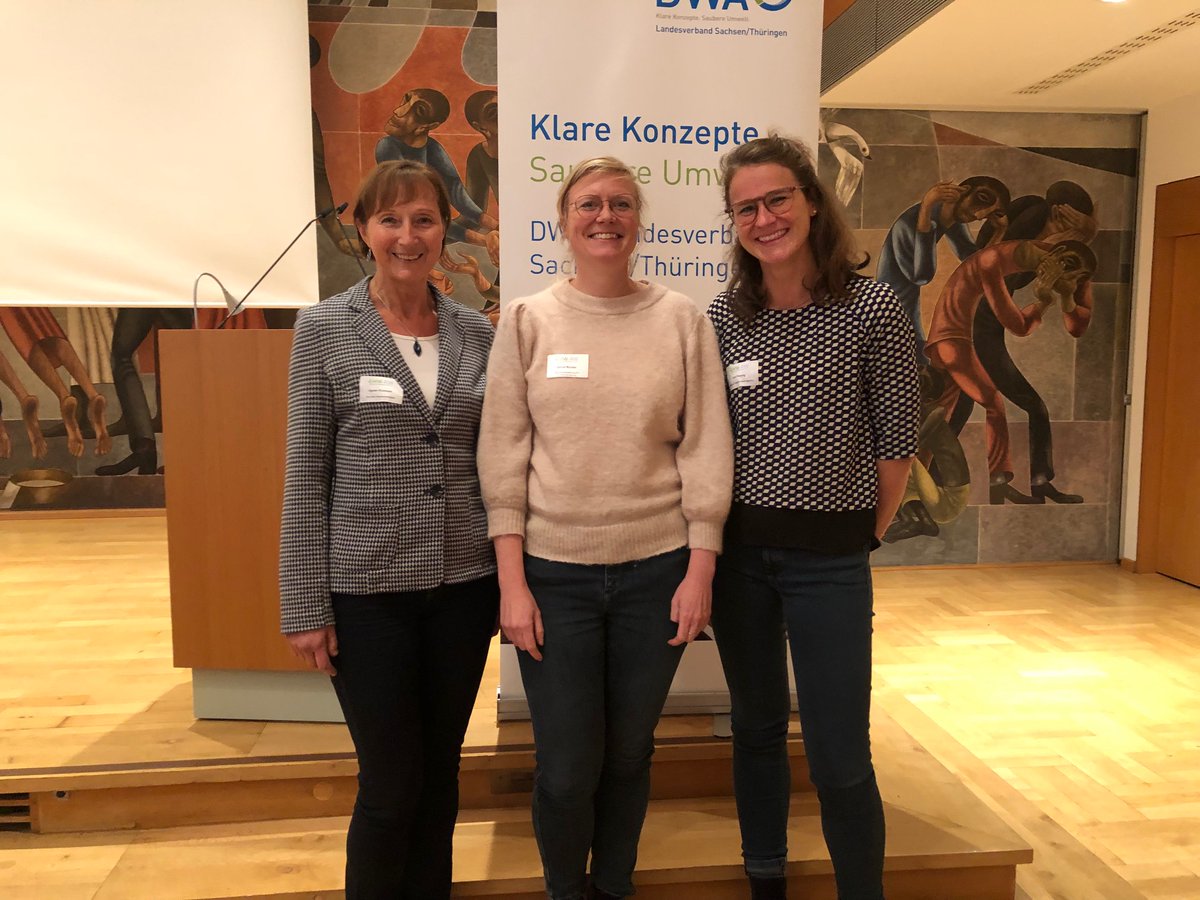 #berlin macht es vor: Über unsere Erfahrungen beim Umbau der Stadt zur #Schwammstadt berichteten wir gestern in #dresden zusammen mit Sanna Richter von @Bausenator und Agnes Kummelt von <a href="/wasserbetriebe/">Wasserbetriebe</a>. @dwa_ev