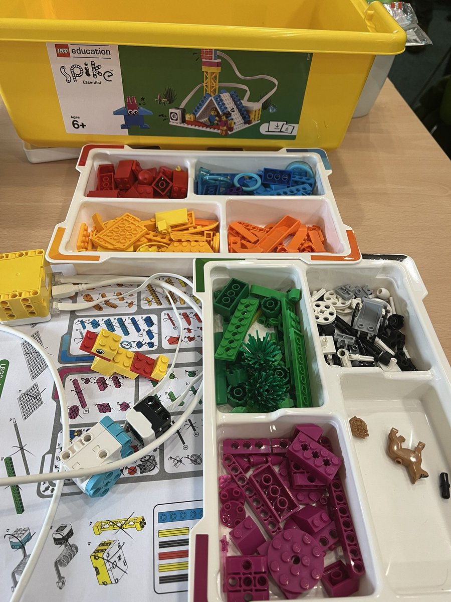 BoothMomot's tweet photo. Lego training at Innovation Bradford- working on key STEAM skills, collaboration, innovation, problem solving and of course putting some fun and engagement in the classroom. https://t.co/vdSHveaPCa