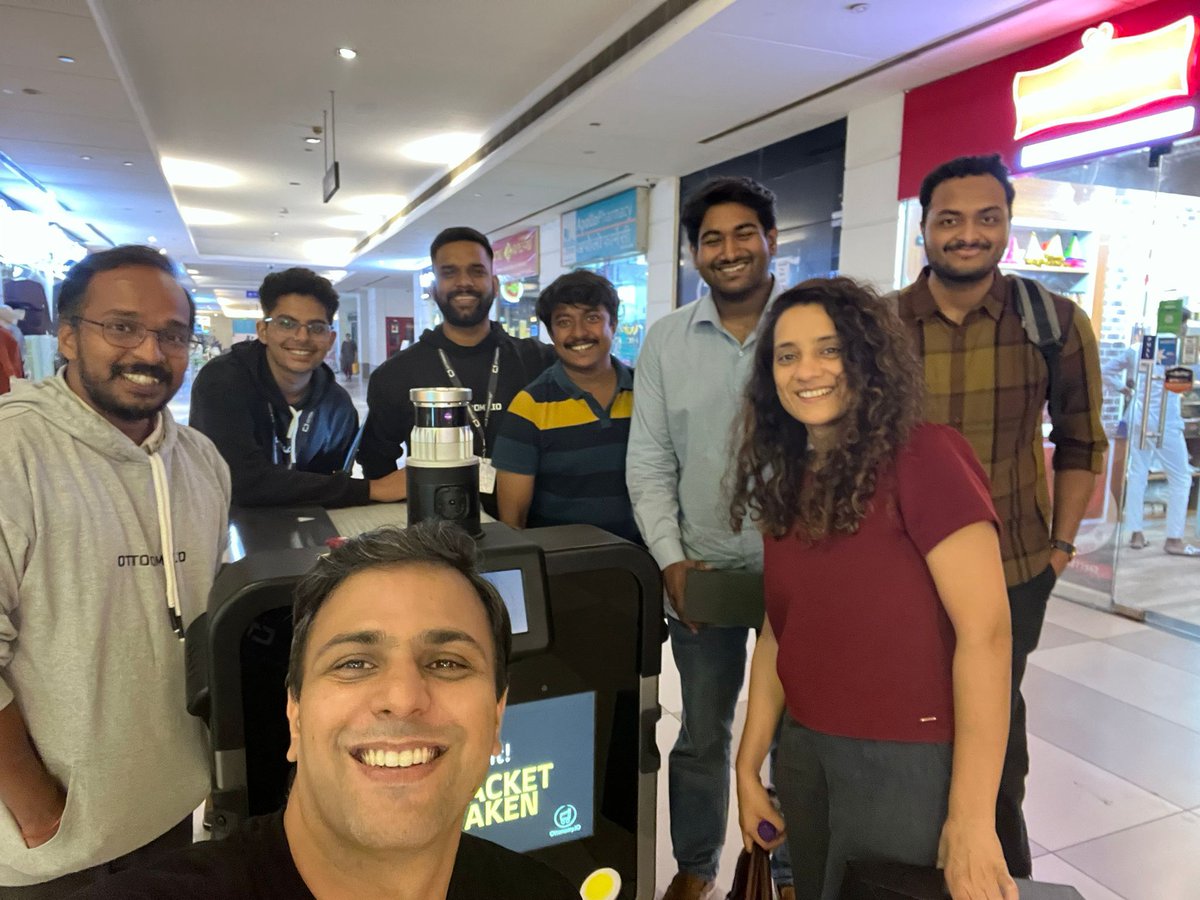 Ottonomy_IO's tweet image. #Inventors #Investors #Engineers &amp;amp; #Robots Thats how the day was @ #OttonomyIO #India 🇮🇳 #office #robotdelivers #team #Ottobots2_0 @piventures #RoopanAulakh #AkhilAndasu #MilanMichael #SateeshKorupolu #MilanRoy #KhilanandJoshi  @montyume @hardik_sharma @kvnpradyot @RitukarVJ