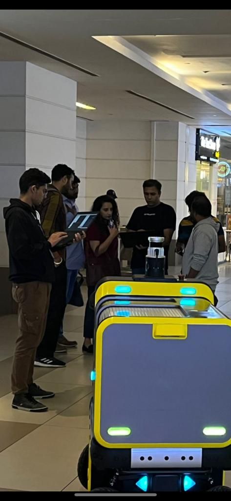 Ottonomy_IO's tweet image. #Inventors #Investors #Engineers &amp;amp; #Robots Thats how the day was @ #OttonomyIO #India 🇮🇳 #office #robotdelivers #team #Ottobots2_0 @piventures #RoopanAulakh #AkhilAndasu #MilanMichael #SateeshKorupolu #MilanRoy #KhilanandJoshi  @montyume @hardik_sharma @kvnpradyot @RitukarVJ