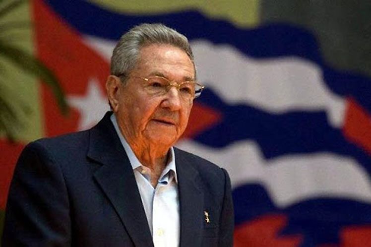 Hasta hoy, el bloqueo económico, comercial y financiero se aplica en toda su intensidad contra la isla, provoca daños y carencias al pueblo y es el obstáculo esencial al desarrollo de nuestra economía. 
🇨🇺 Raúl Castro Ruz, VII Cumbre de las Américas el 11 de abril de 2015.