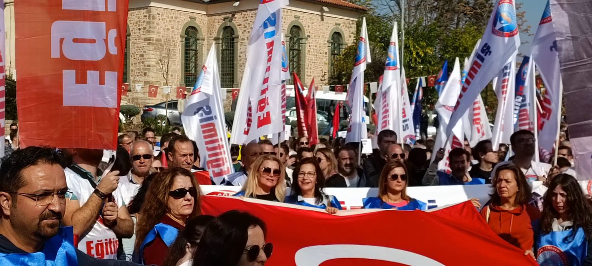 Alanlardayız 
Meslek itibarımız ve onurumuz için 
#öğretmeneylemde