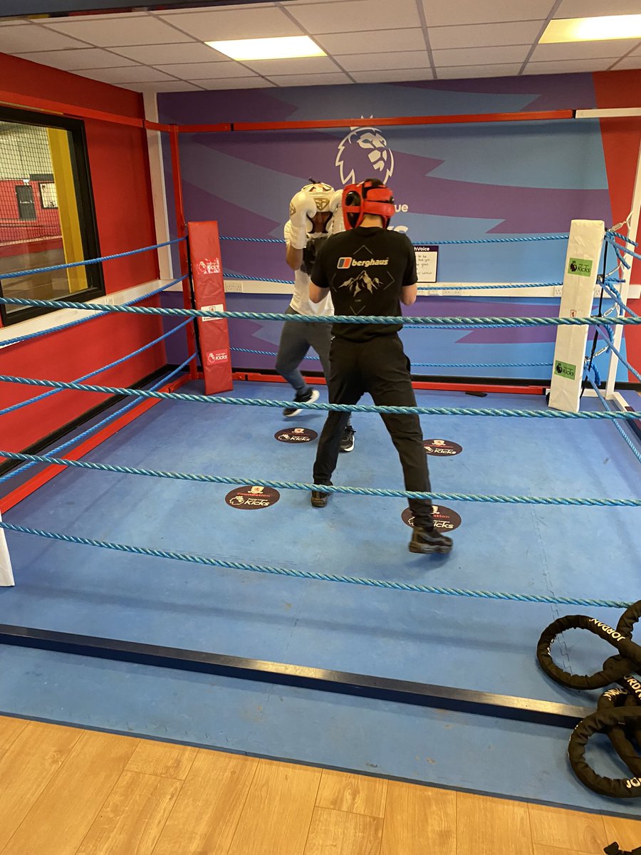 stuhalloffamers's tweet photo. Lads putting me through my paces this morning @MFCFoundation great sessions this morning #boxingworks #changinglives #nextgen https://t.co/zjVxXqCQEJ