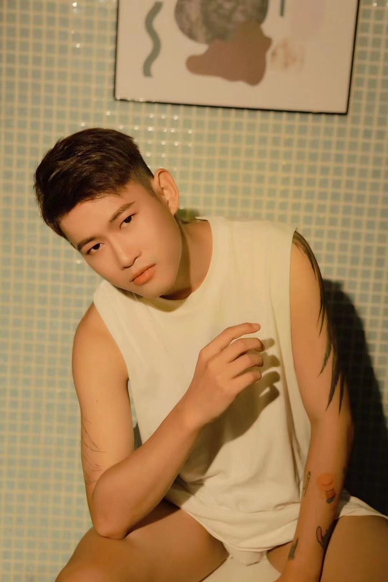 MerlinRaphael4's tweet photo. #成都同志
#成都spa #成都私人定制 #成都大牌男模 #成都同志推油 #成都帅哥 #成都1069 #成都男子会所 深意总迟解，将爱却晚秋！ 成都SPA养生会馆 我们以精心精致的专业按摩堆油个人保健，我们团队有，鲜肉，猛男将服务于每个新老客人 
24小时咨询：15228949840 https://t.co/npYPdDktkS
