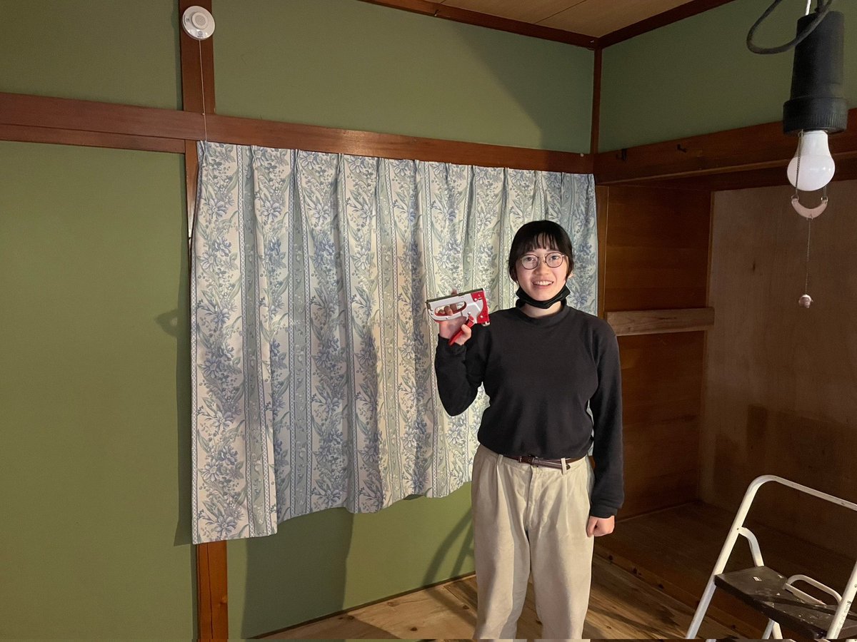 alternasu's tweet photo. 作家の搬入が始まりました。会期は5日から。どうぞよろしくお願いします。

『銀杏のめだま　ミマチアカリ木像展』
会期：2022.11.5(土)-11.17(木) 
時間：13時から19時まで https://t.co/XUgnlnWbU1