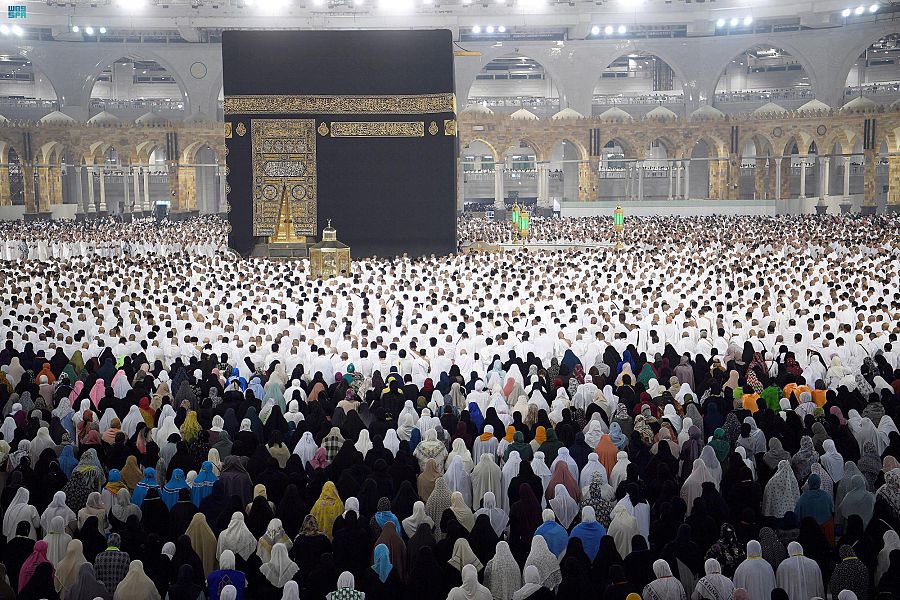 SaudiNewsFR's tweet photo. 📸 𝗩𝘂𝗲 𝘀𝘂𝗿𝗽𝗿𝗲𝗻𝗮𝗻𝘁𝗲 📸

1 million de fidèles présent alors que nous sommes ni au #Ramadan, ni pendant le #Hajj.

Ces photos ont bien été prises ce matin à la mosquée sacrée de #Makkah 🕋. https://t.co/DRzgopS9YT