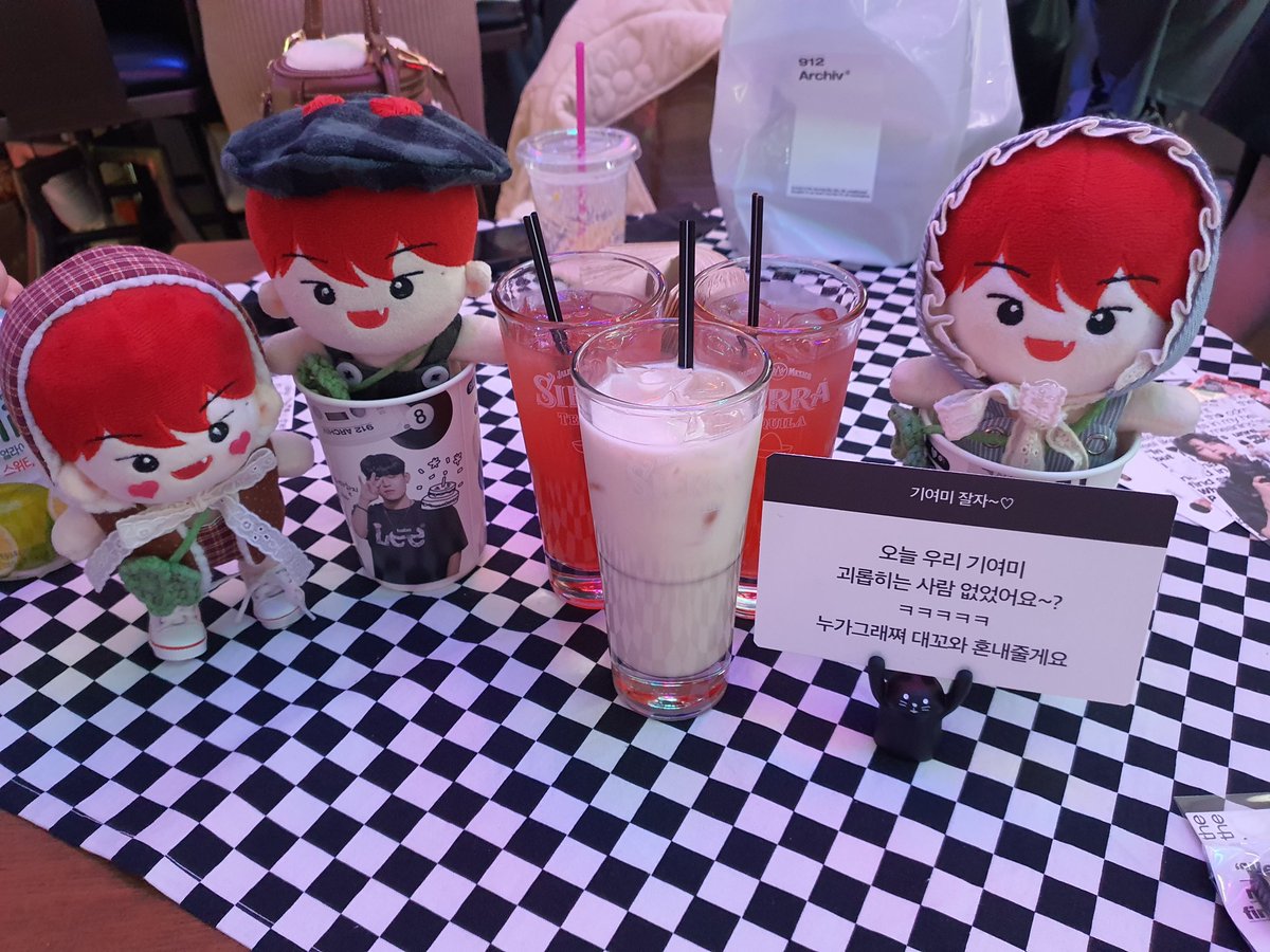 wjbogosipong's tweet photo. 세번째로 간곳은 너드플래닛! 3시에 낮술하는 여성들..~ 특전들도 곳곳에 꾸며진 것들도 너무 예뻤어요🤍🖤 올해도 감사합니다💗 럭드는.. 동손이 동손했지만,, 재밌었습니다☺️
#912_Archiv #박우진 https://t.co/ArkpqOqTS3