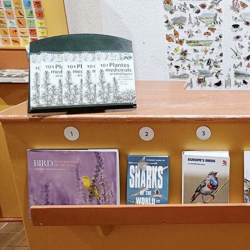 Els llibres més venuts a Oryx aquest octubre!

1️⃣ Bird Photographer of the Year <a href="/BirdPOTY/">Bird POTY</a> 
2️⃣ A pocket guide to Sharks of the World <a href="/lostsharksguy/">LostSharkGuy</a> <a href="/dando_marc/">Marc Dando</a>  
3️⃣ Europe’s Birds <a href="/WILDGuidesBooks/">WILDGuides</a> 

I la #miniguiadecamp 101 Plantes medicinals i aromàtiques silvestres de Catalunya