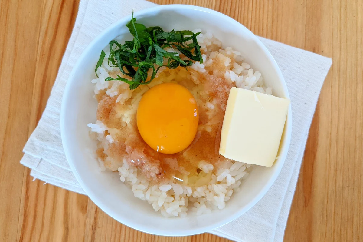 いつもと一味、いや二味違う！「めんたい出汁釜玉TKG」。