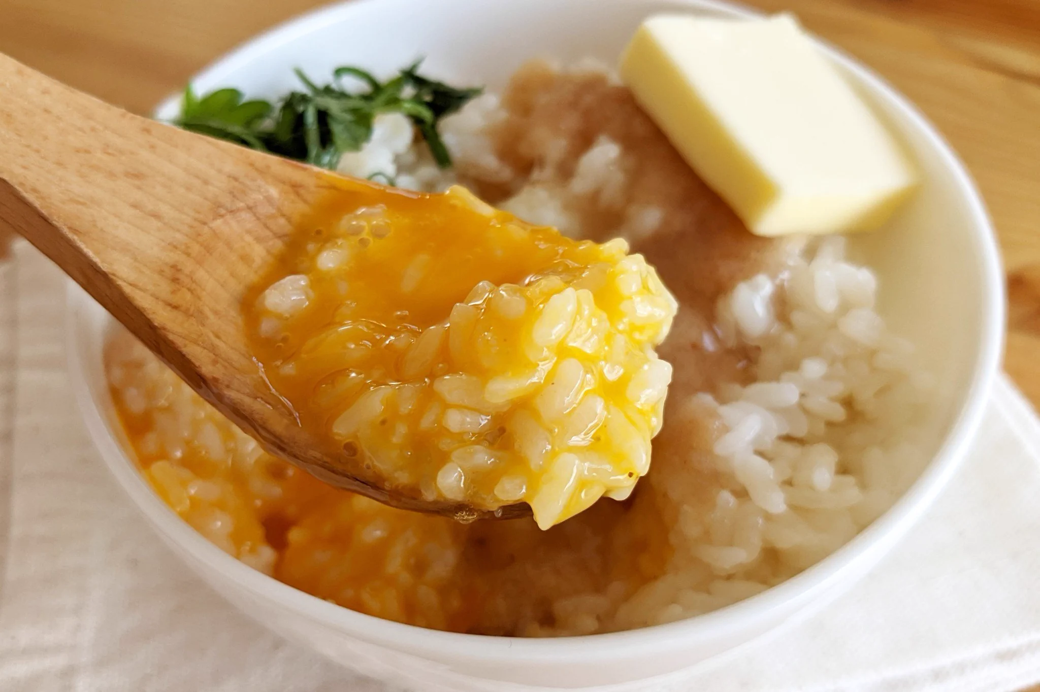 いつもと一味、いや二味違う！「めんたい出汁釜玉TKG」。