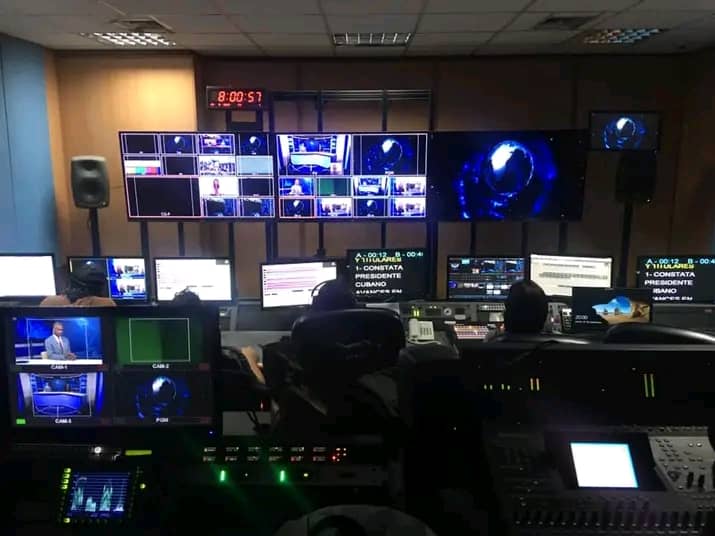 El Noticiero Nacional de la Televisión Cubana celebra #Hoy su cumpleaños 61.
Muchas felicidades a su colectivo de trabajadores, quienes trabajan día a día para mantener a #Cuba informada del acontecer nacional e internacional.