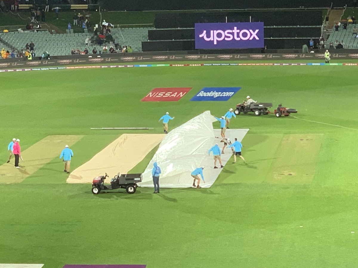 iframessports's tweet photo. At Adelaide Oval, the main cover are being removed.

#T20WorldCup #INDvBAN #Adelaide #iframessports https://t.co/GoCBvuAmBp