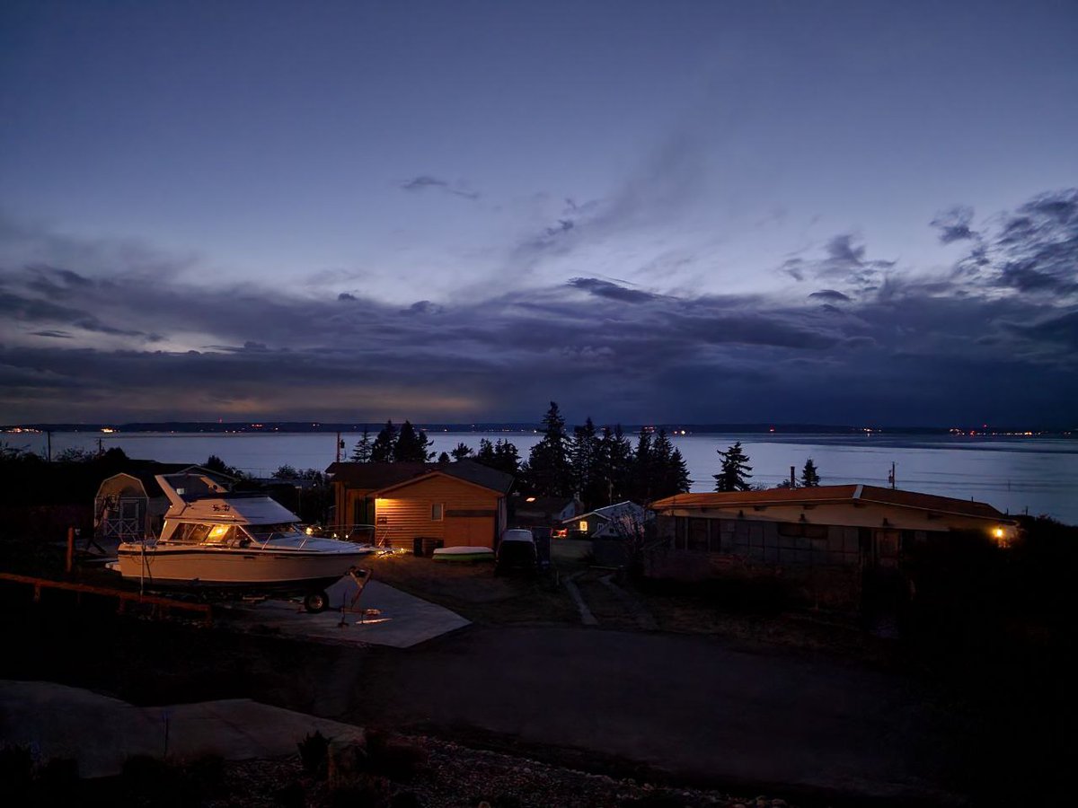 PinftagramMP's tweet image. Featuring "Island Living" by Crypto Arising🔥

Travel to this island and relax in its calm. Travel to PINFTAGRAM and relax by minting your memories.

👉pinftagram.com/indivtoken?tok…

🌐linktr.ee/pinftagram