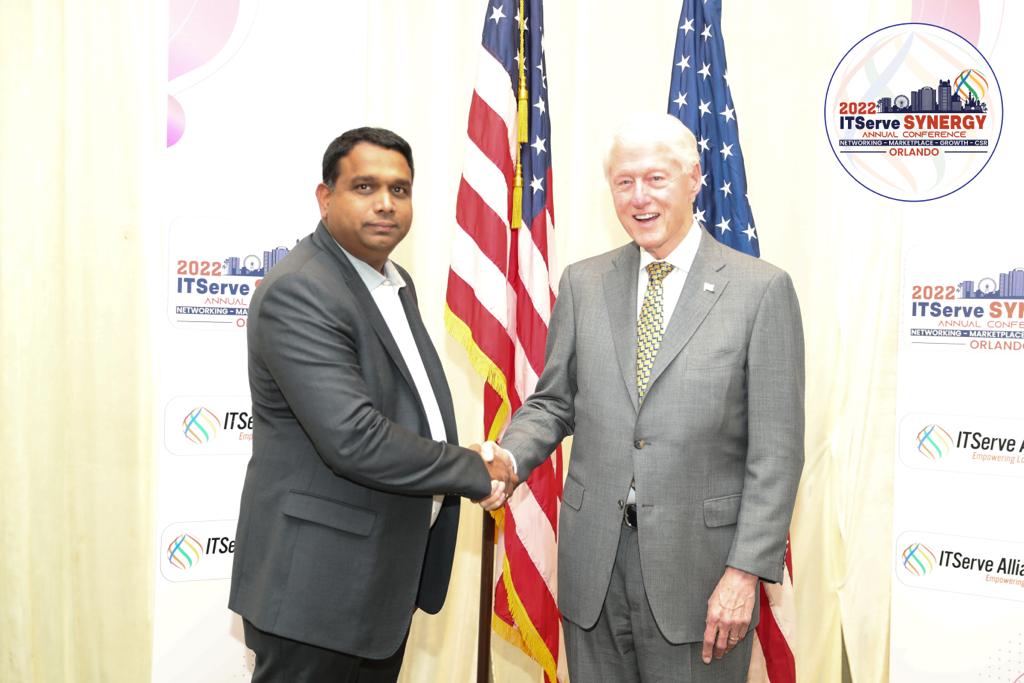 SwarmHr's tweet photo. Our CEO Ramesh Thumu with Global Leader &amp; 42nd president of the United States #BillClinton at IT Service Alliance Synergy Conference 2022.

#formerpresident #usa #unitedstates #itserve #itservealliance #ceo #Swarmhr https://t.co/fdmN5Iegww