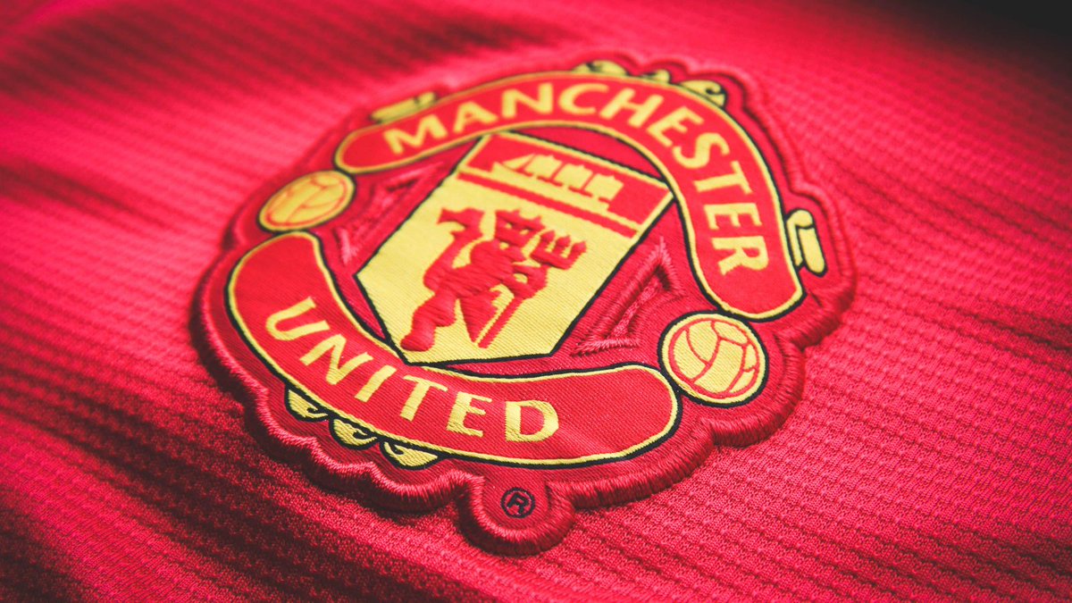 Mario___RM's tweet photo. ¿Cuál es vuestro equipo favorito del extranjero?

A mi siempre me ha gustado el Manchester United, celebré muchísimo el gol de Agüero en el Último minuto, la remontada que le hicieron al Milán en la final de 2005 y su entrenador legendario Arsene Wenger. https://t.co/h456QNzFbd
