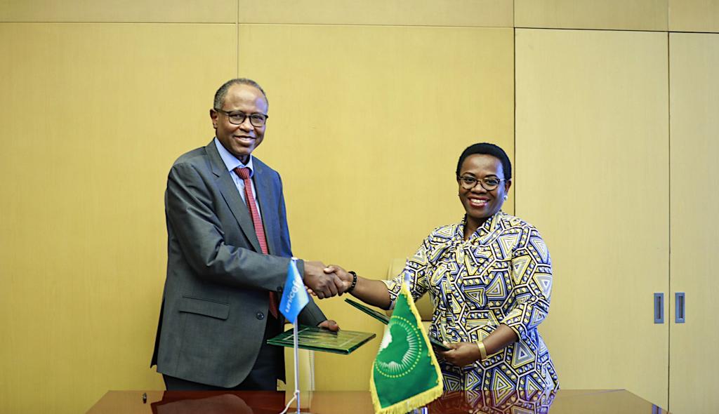 UNICEF_AUOffice's tweet photo. Today, @UNICEF Deputy Executive Director, Mr. Omar Abdi met with the AUC Deputy Chairperson H.E. Dr. Monique Nsanzabaganwa. The DED reaffirmed UNICEF’s commitment to the partnership by officially signing the letter of exchange extending the AU-UNICEF MoU.

#ForEveryChild https://t.co/kgkrhL9667