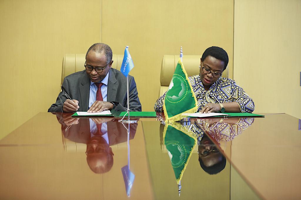 UNICEF_AUOffice's tweet photo. Today, @UNICEF Deputy Executive Director, Mr. Omar Abdi met with the AUC Deputy Chairperson H.E. Dr. Monique Nsanzabaganwa. The DED reaffirmed UNICEF’s commitment to the partnership by officially signing the letter of exchange extending the AU-UNICEF MoU.

#ForEveryChild https://t.co/kgkrhL9667