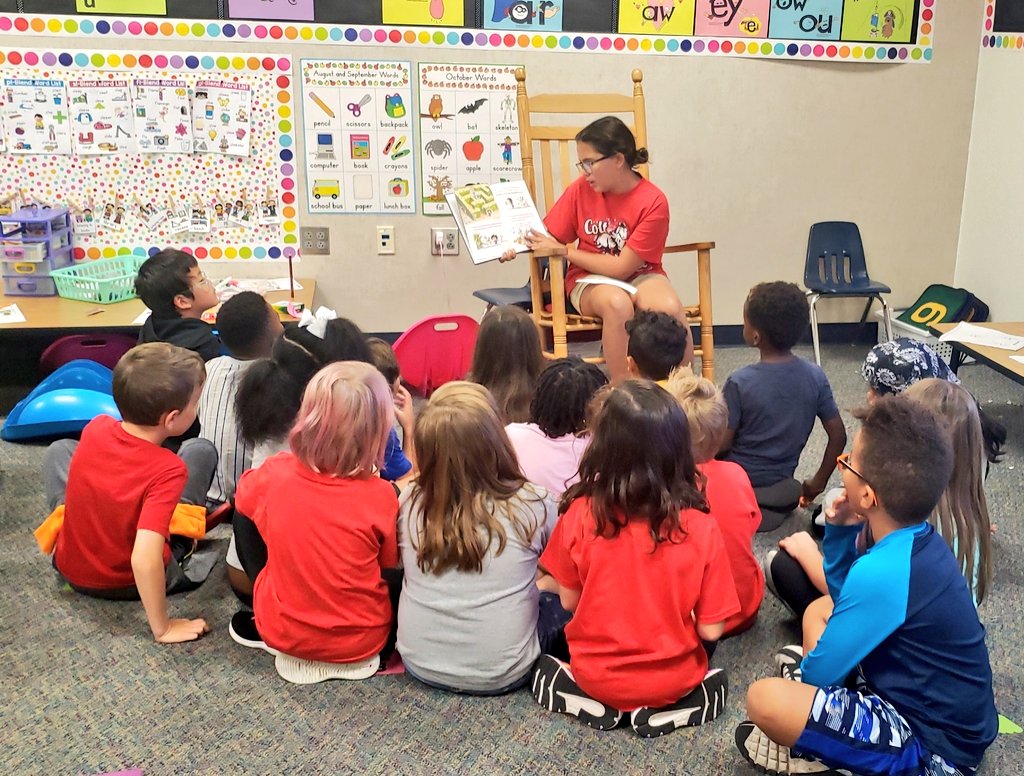LindoraBiggers's tweet photo. I love when former colts come to read! So sweet! ♡ #minshewcolts1 https://t.co/sx1vscTcIf