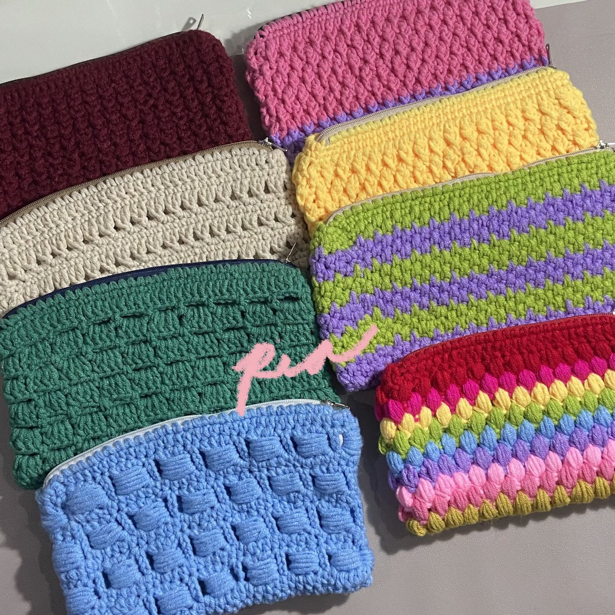 OnghaniJeo's tweet photo. wts lfb ph #madebyloladivine 

hello! im helping my lola sell her handmade crochet pouches! <3 

dw ibibigay ko po lahat sakanya ng money pag may bumili >< 
(help nadin ito for her daily needs 🫶🏻)

1st pic- ₱120 ea
2nd pic- ₱130 ea

mop: gcash
mod: ggx or flash https://t.co/I3e3HNWKfA