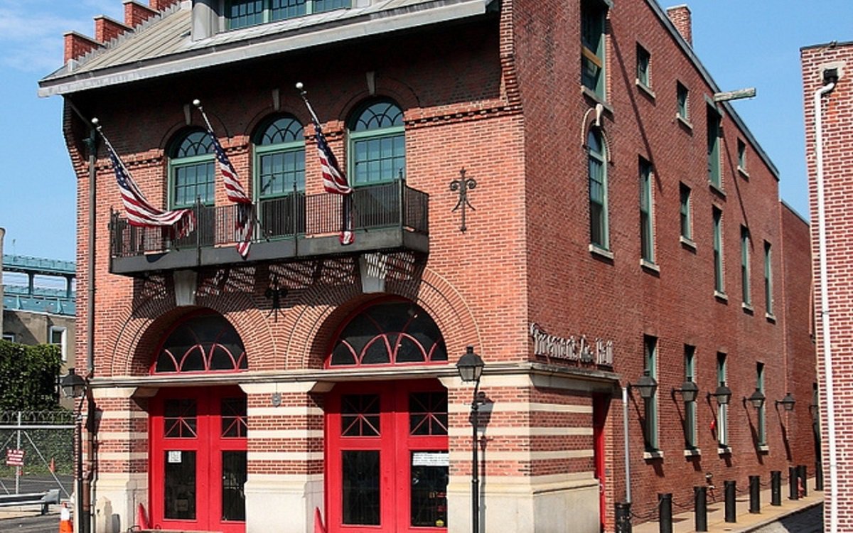 Did you know that #Philadelphia had the 1st Fire Department in the country? Explore Fireman's Hall Museum <a href="/FiremansHall/">Firemans Hall Museum</a> in <a href="/OldCityDistrict/">Old City Philly</a>! 
<a href="/PhillyFireDept/">Philadelphia Fire</a> 

myphillyalive.com/blog/firemans-…  #Philly #PhillyRocks #PhillyMuseums