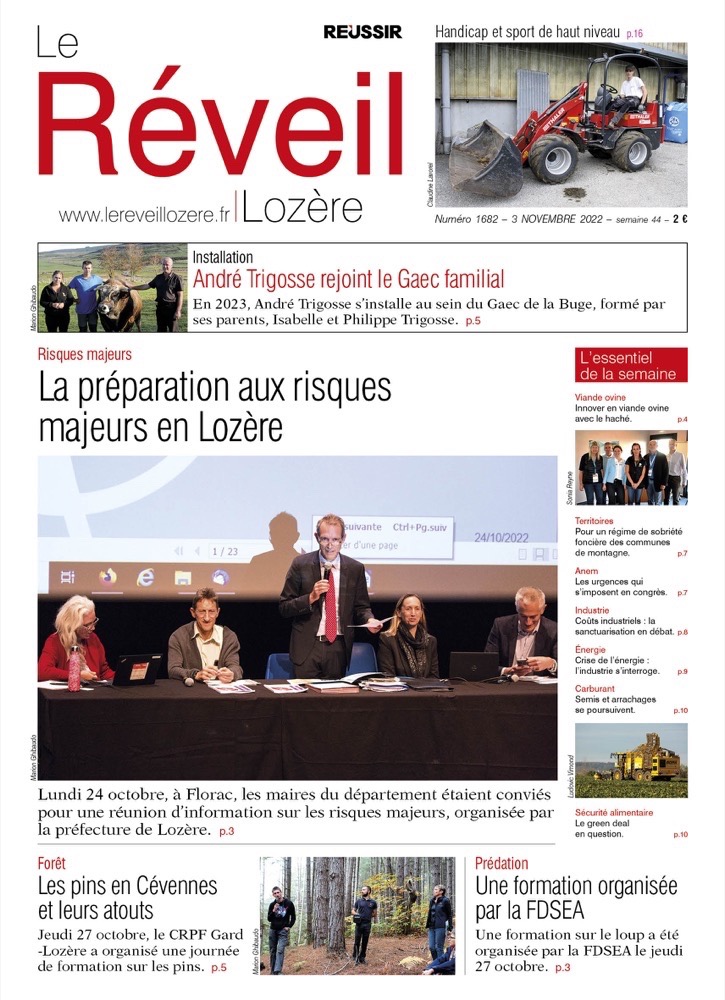 A la une du Réveil Lozère du 3 novembre :

📌 Une formation loup organisée par la FDSEA

📌 Préparation aux risques majeurs en Lozère

📌 André Trigosse s'installe au sein du Gaec de la Buge

#agriculture #Lozère
