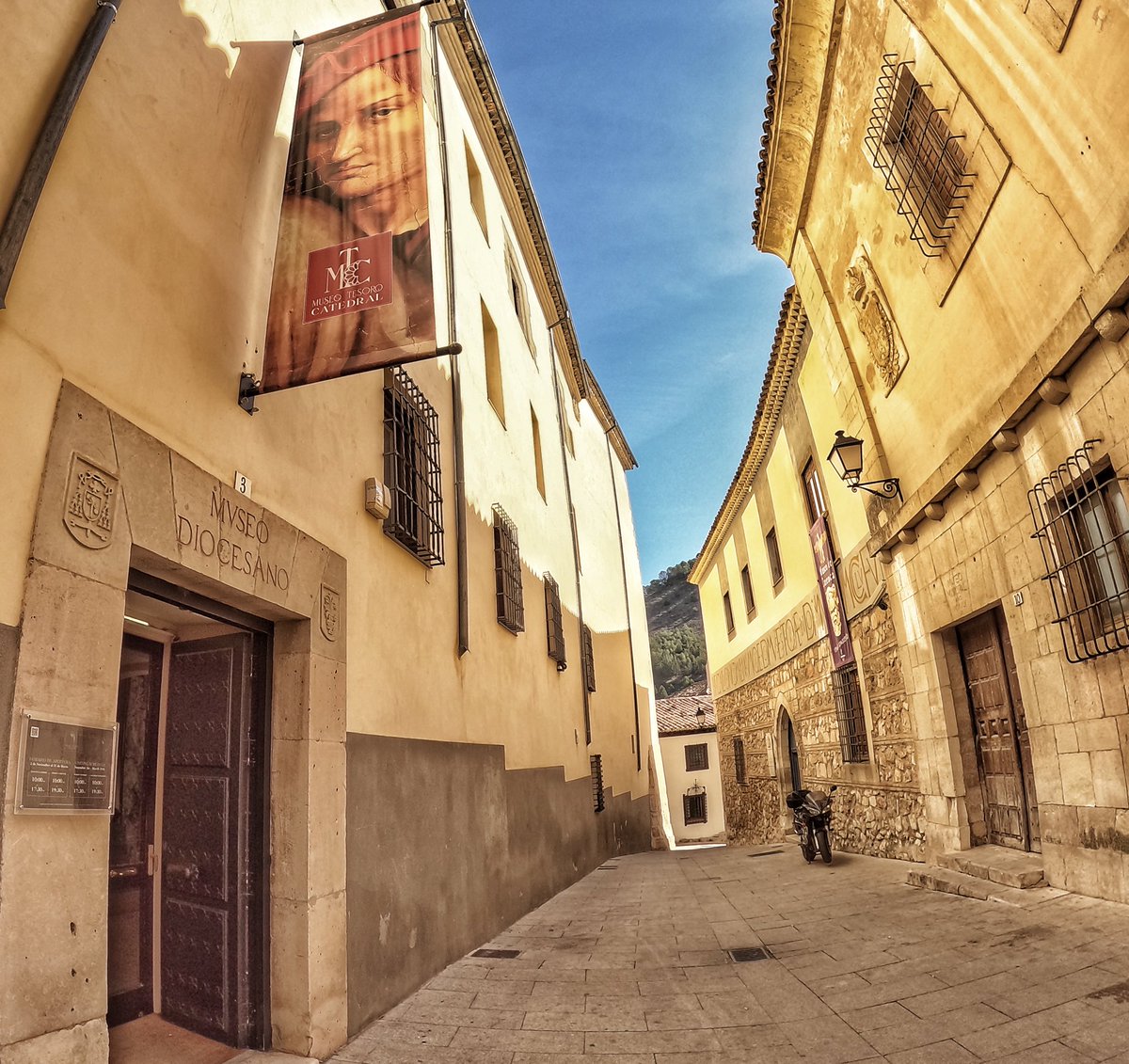 Atentos a nuestro horario de invierno que comienza hoy mismo: de 10 de la mañana a 17:30 de domingo a viernes; Sábados de 10:00 a 19:30. Último acceso media hora antes del cierre.