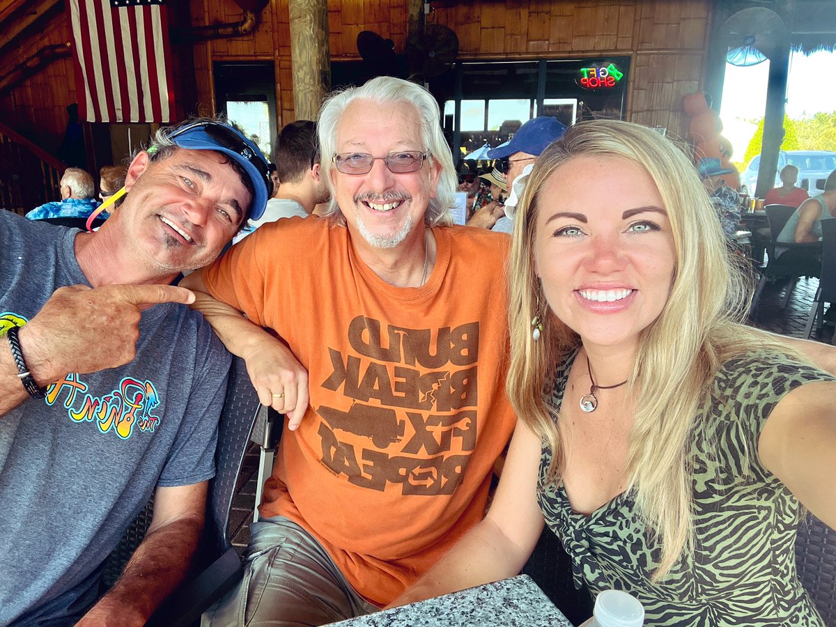 KirstieKraus's tweet photo. Day 1️⃣ in the @FloridaKeys for #MOTM & the #TRMA Awards 🏝✌🏼☀️ https://t.co/xxrbmXqlvI