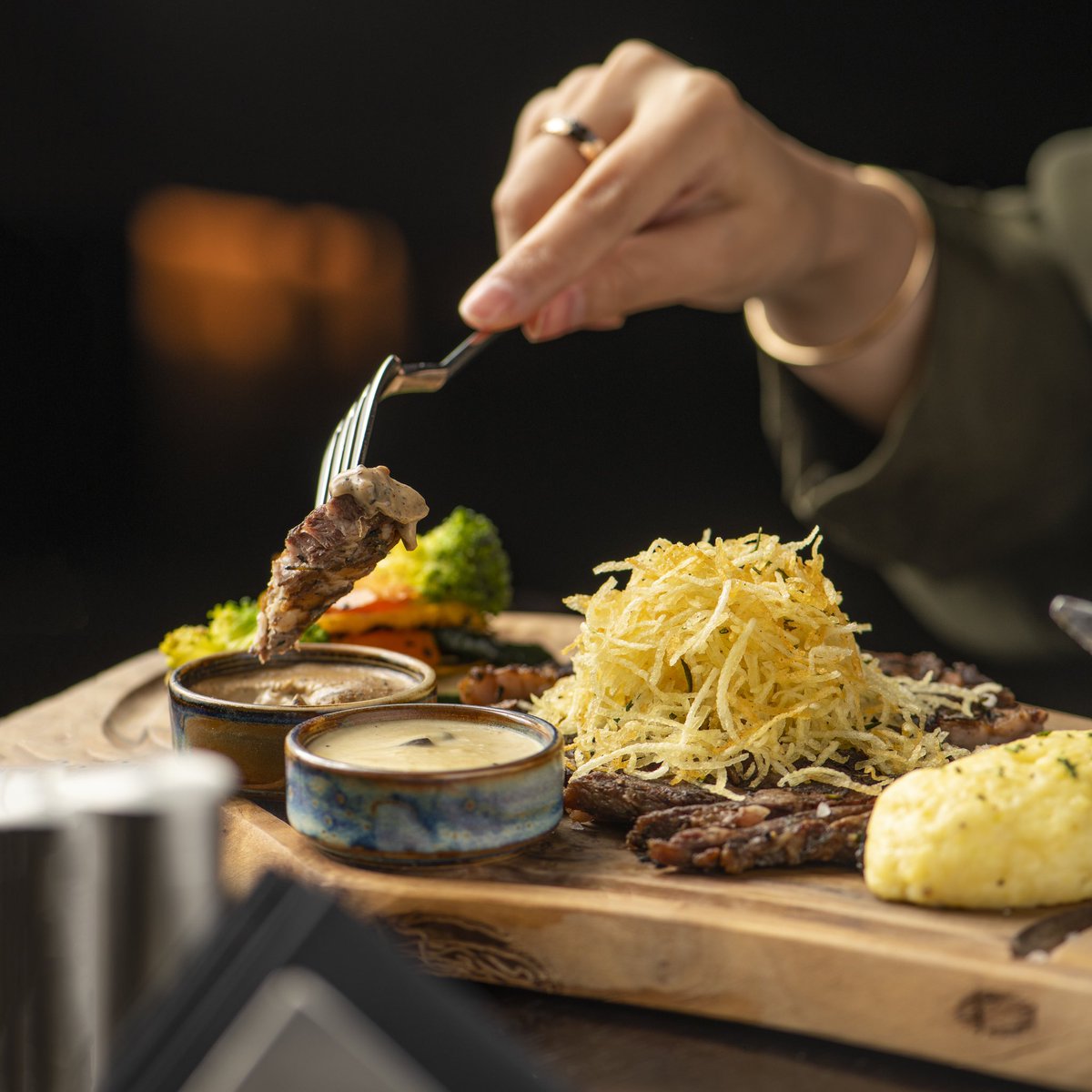 Canvas_res's tweet photo. سعادتك تبدأ مع أول قطعة 💙🥩

#كانفس #الرياض_الان #مطاعم_الرياض 
#canvas #Riyadh https://t.co/6LRuOyw0Im
