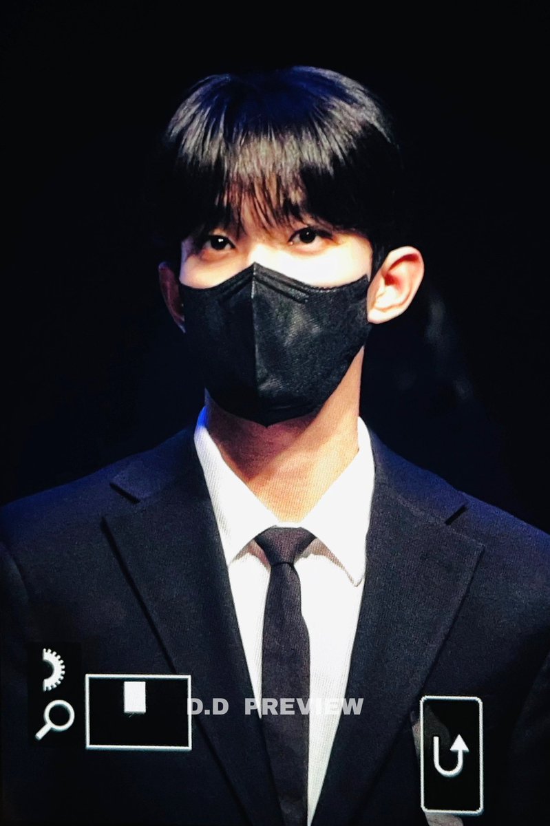 DD2I8's tweet photo. 221102

#세븐틴 #SEVENTEEN #도겸 #DOKYEOM https://t.co/4xlrpP20DA