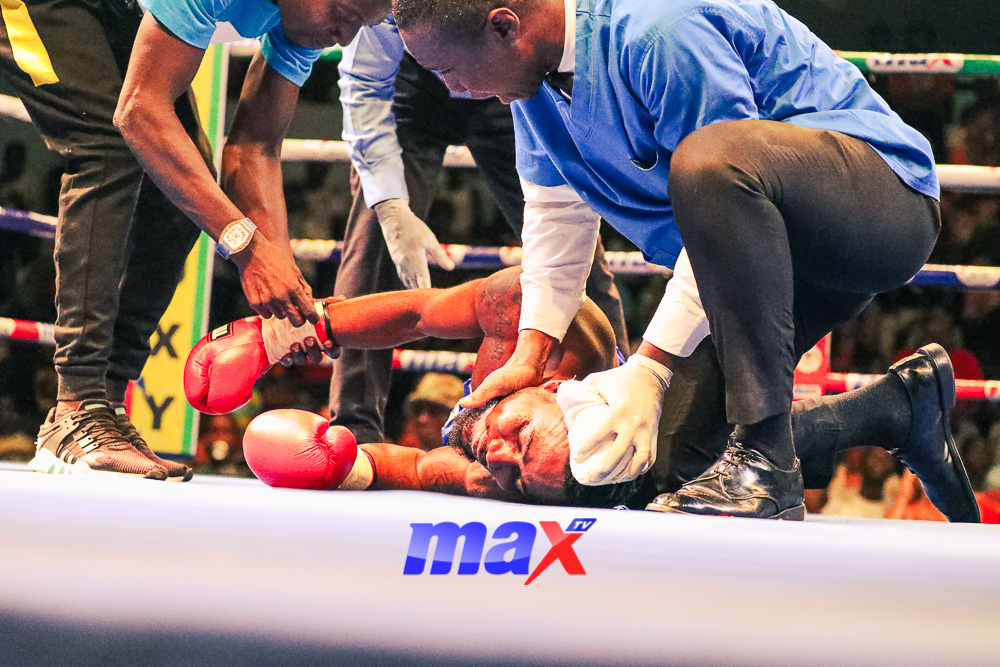 maxtvgh's tweet photo. #MaxSports |

The KOs part 1😅 #FIGHTNIGHT16 

#MaxTV #MaxFM #MaxOnline #Boxing #BoxingNews #GhanaBoxing #DeluxyProfessionalBoxingLeague https://t.co/DE1FHpPbpy