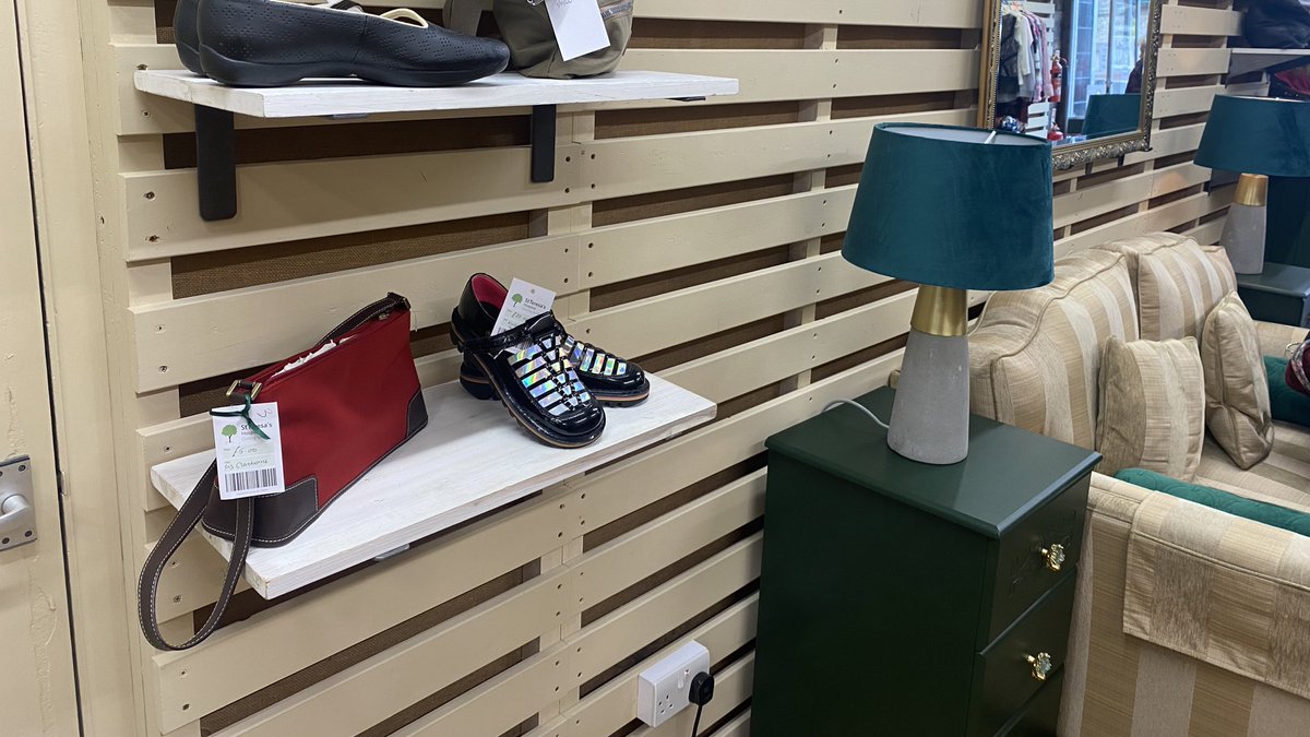 david3012's tweet photo. Started the day visiting @StTeresas shop in #shildon then into #Darlington to see the newly refurbed shop on #HighRow. Looks great - with some fab designer bargains as well! #TeamDarlington #FundingHospiceCare https://t.co/dmlOZG00F8