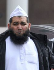 jimmy_1975's tweet photo. March 2014 - This is Suleman Maknojioa father of six - who is an Islamic teacher was spared jail - after sexually abusing girl aged 11 - because his wife does not speak English &amp; family rely on him https://t.co/ELnrBiRiwd