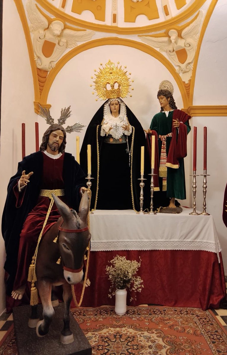 Nuestros Sagrados Titulares amanecen hoy ataviados de luto en la Conmemoración de los Fieles Difuntos.

#hdaddelaestrella #espejo #saludyestrella #estrelladeespejo #señordelasalud #entradatriunfal #estrella #siempreasulado #domingoderamos #unidosenlafe #fielesdifuntos