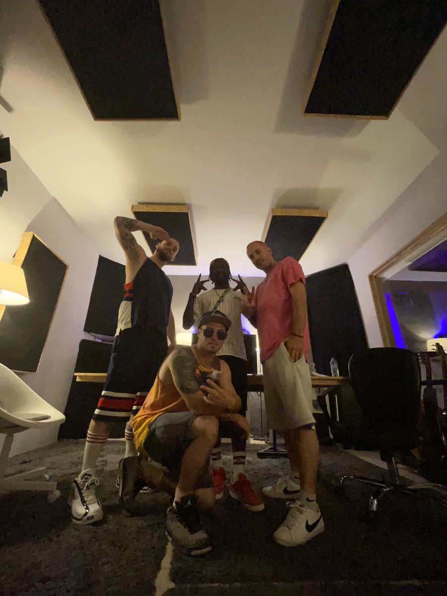 Sky Vector Music tweet media