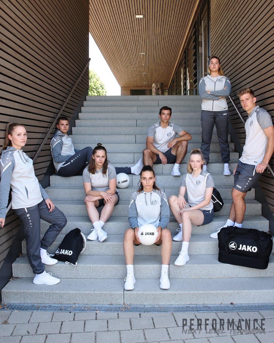 JakoSuomi's tweet photo. Vuosi 2022 lähestyy loppuaan jo kovaa vauhtia. Onko teidän seuralla aika päivittää vermeitä uusiin?🤔🏀⚽️

Ota yhteyttä ja pyydä tarjous
https://t.co/l7USYRGIrV

#Salibandy #Koripallo #Lentopallo #jalkapallo #jääkiekko #käsipallo #futsal #ringette #JAKO https://t.co/0ewE7hL1K4