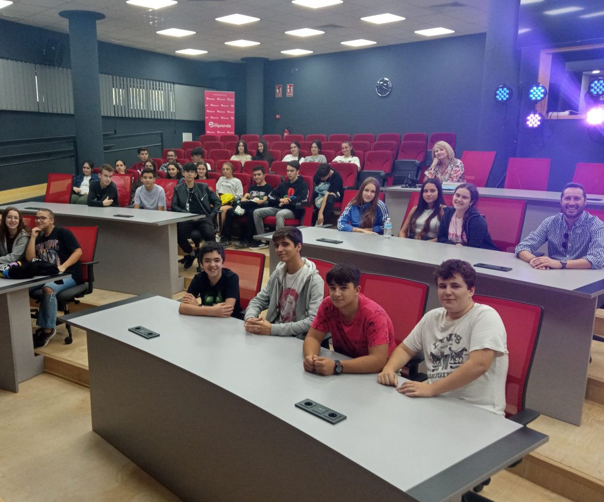 IESAZZAITjaen's tweet photo. Hoy en 4°ESO aprendemos con D. Juan Tenorio de José Zorrilla en la #SalaLaPaca https://t.co/0wC6cRz7M5